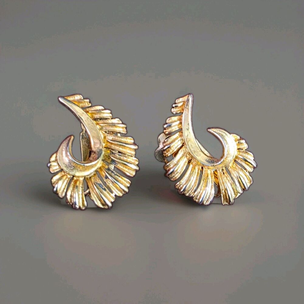 Vintage Signed Coro Gold Tone Clip On Earrings MCM Fan Sunburst Crescent Design